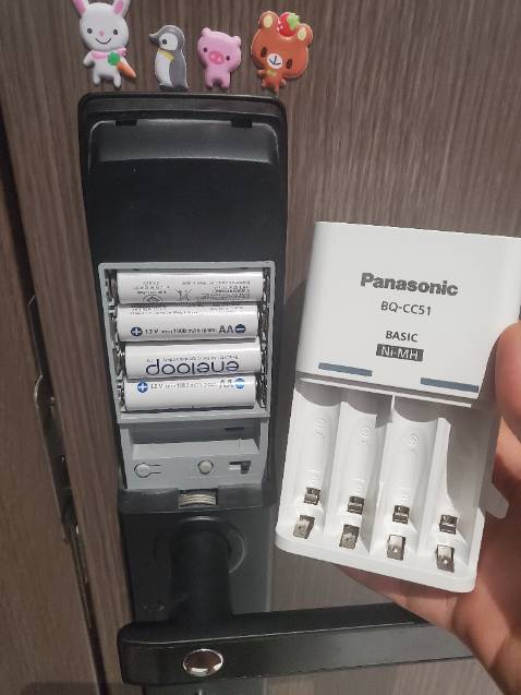 Mới dùng chưa biết pin bền không nhưng sản phẩm reuse được nên mình rất thích, trước giờ vẫn đau đầu cảm thấy có lỗi với môi trường mỗi khi hết pin