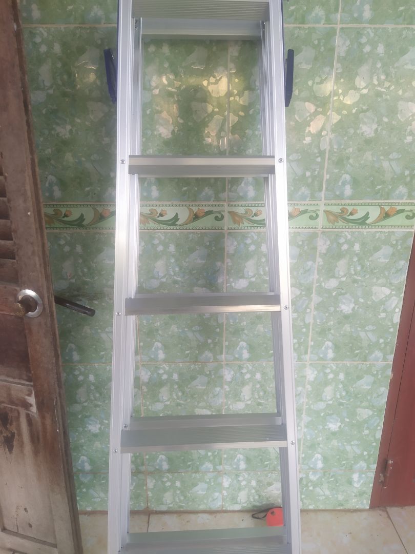 thông tin shop ghi thì thang chữ A có chiều cao 1,5m kéo thẳng 3m nhưng mình đo thực tế thang chữ A chỉ có 1m4 thôi. Phiếu bảo hành cũng không được ghi thông tin gì hết mình không biết thang được bảo hành bao nhiêu tháng.