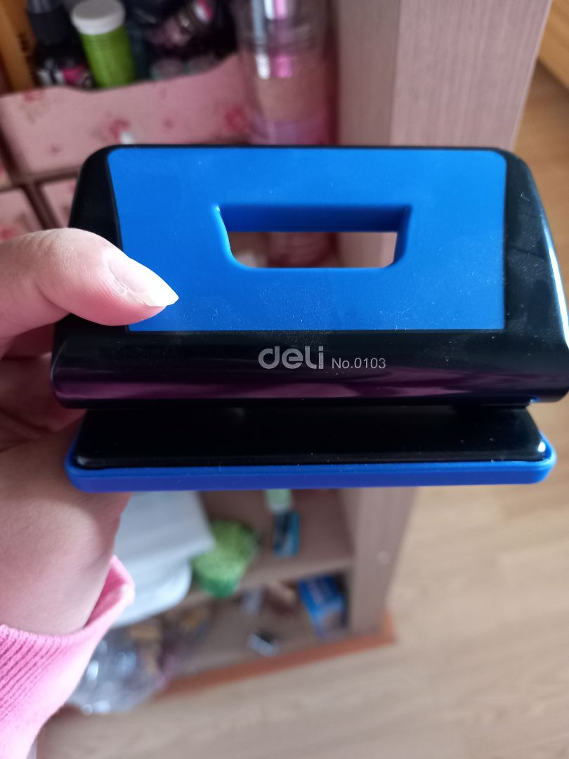 máy bấm rất chất lượng mà giả lại ổn. mình đã thử bấm cả card cứng ảnh mà máy vẫn bấm tốt