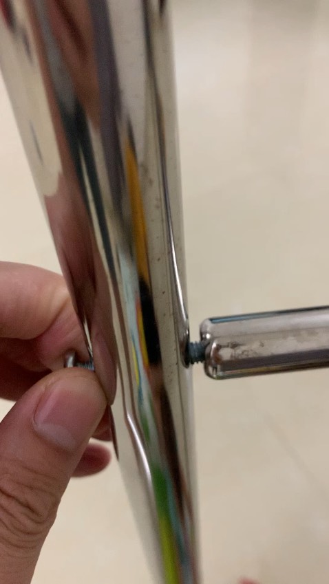 Hàng bị lỗi một chỗ không thể lắp được do kích thước lỗ ren lớn hơn bu lông. Sản phẩm không đạt