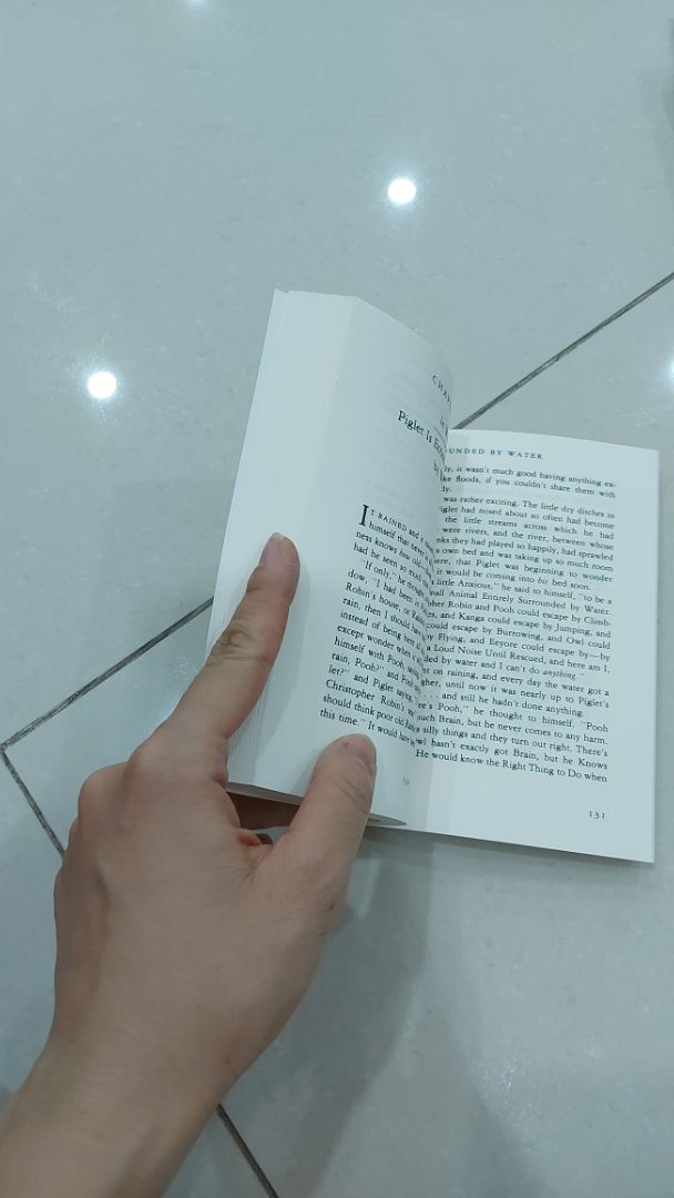 sách chữ nhiều nhưng dễ đọc. cuốn sách bé cầm vừa tay. giấy in đẹp. giao nhanh