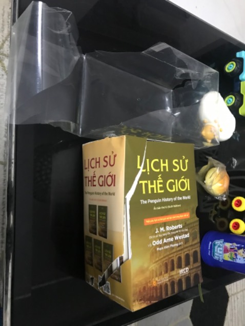 Thất vọng với đơn hàng này, bao gói sách xấu, không cẩn thận, không chèn xốp, hộp đựng sách bị hỏng và rách. Rất khác so với những đơn mình đã mua từ tiki