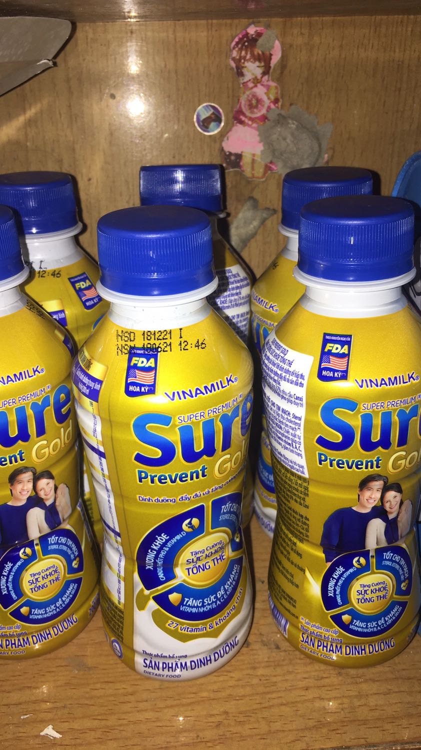 Nhìn chai bé bé dễ thương. Giá này thì ổn lắm rồi nha mọi người. Có điều hsd mau hết quá. Nhận hàng coi lại chưa gì sắp hết hạn.