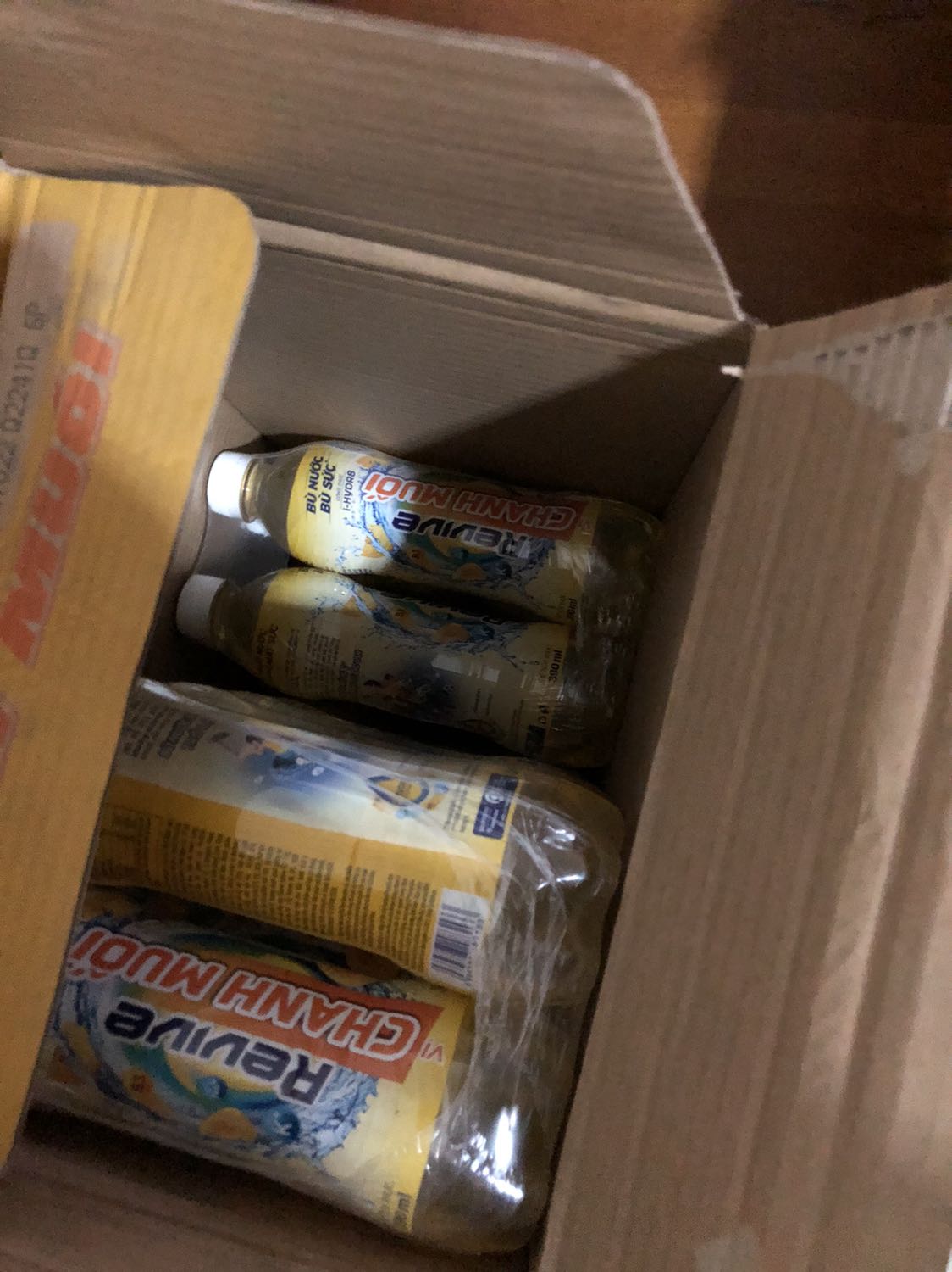 Giao hàng nhanh. Áp voucher nên giá khá rẻ so với ở ngoài tạp hoá. Nên mua mang theo uống khi tập thể thao, chạy bộ,…