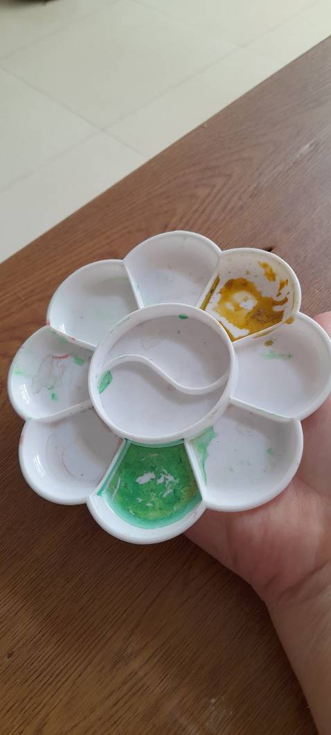 Khay trắng nhỏ rất xinh