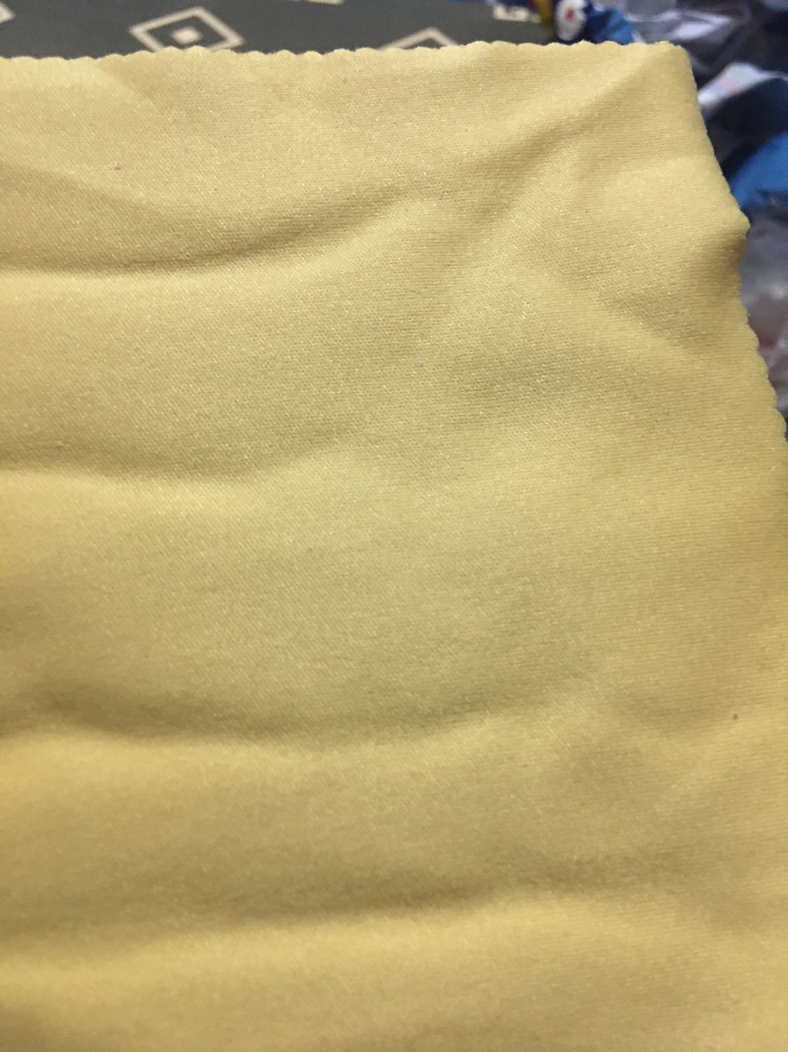 Shop đóng gói cẩn thận. Hàng như hình. Vải mềm mịn. Nhiều màu. Mình đếm được 74 cái