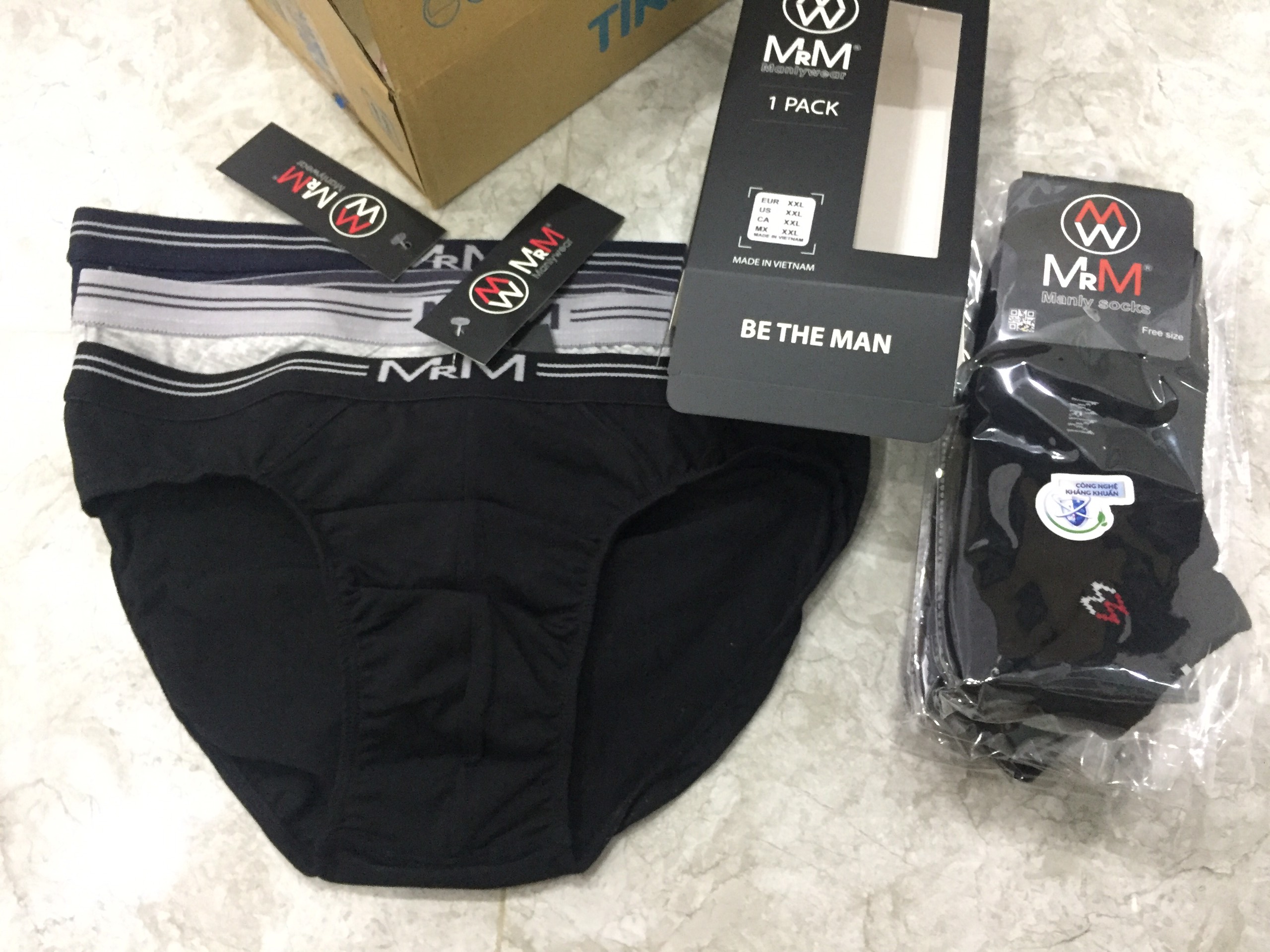 thấy mọi người review nhiều quá, cũng tin tưởng mua luôn cả quần và tất, đúng là không làm mình thất vọng, sản phẩm chất lương tốt đúng mô tả,quần cotton mềm mát, tất thoáng, không hôi chân. sản phẩm tốt, uy tín, ủng hộ trong tương lai thấy mọi người review nhiều quá, cũng tin tưởng mua luôn cả quần và tất, đúng là không làm mình thất vọng, sản phẩm chất lương tốt đúng mô tả,quần cotton mềm mát, tất thoáng, không hôi chân. sản phẩm tốt, uy tín, ủng hộ trong tương lai