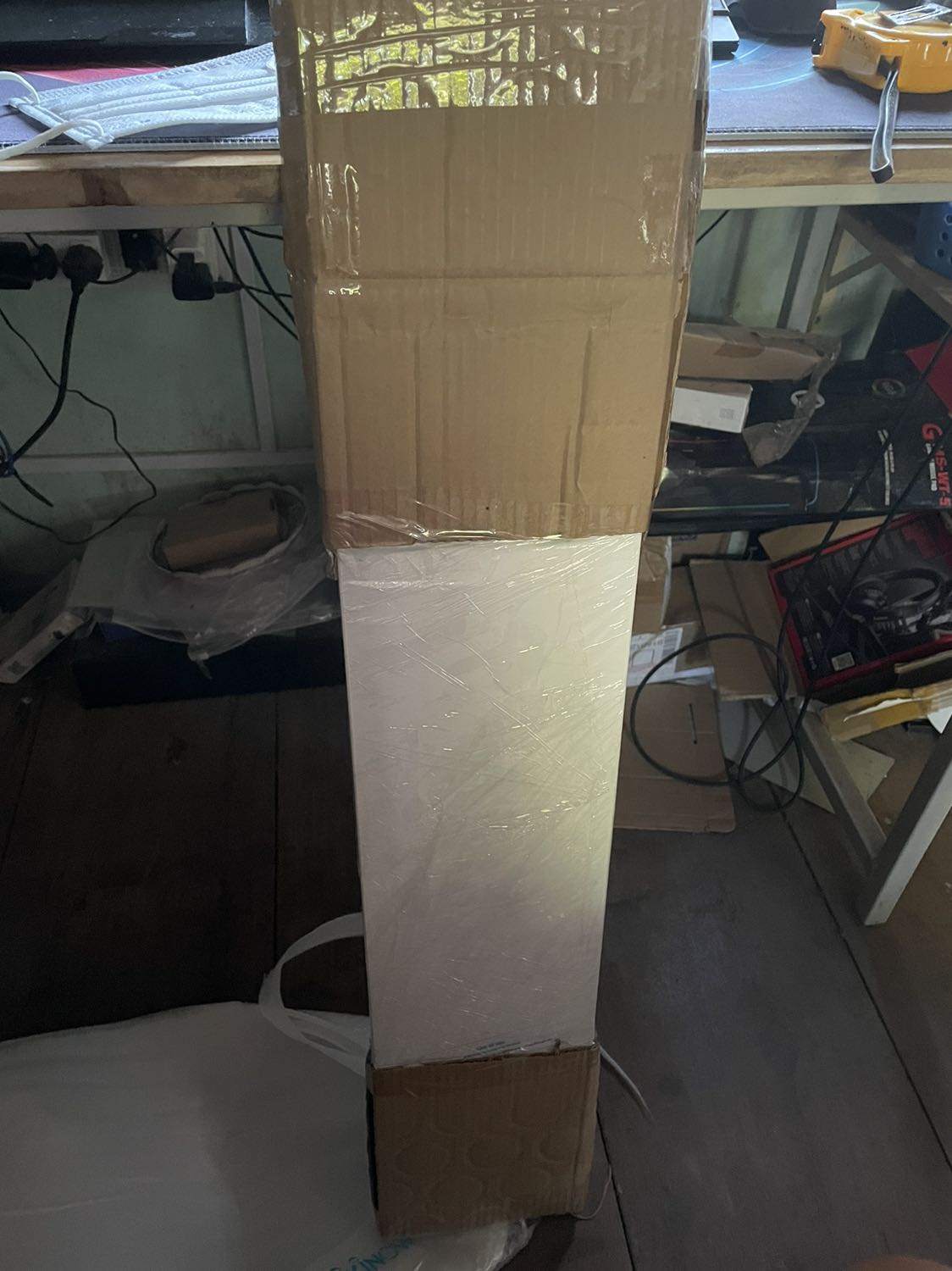 Sản phẩm ok đóng gói chắc chắn tận mấy lớp bọc ko sứt mẻ xíu nào luôn bao bền chắc