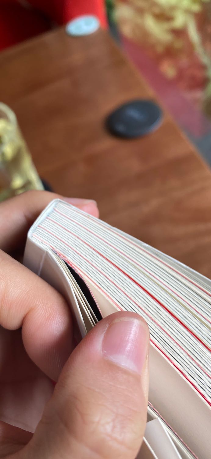 Sách trông hơi cũ và bị lỗi! Mình hông thích điều này ?