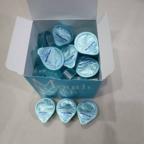 Nước súc miệng thơm mát dễ chịu. Shop đóng gói cẩn thận và giao hàng nhanh!