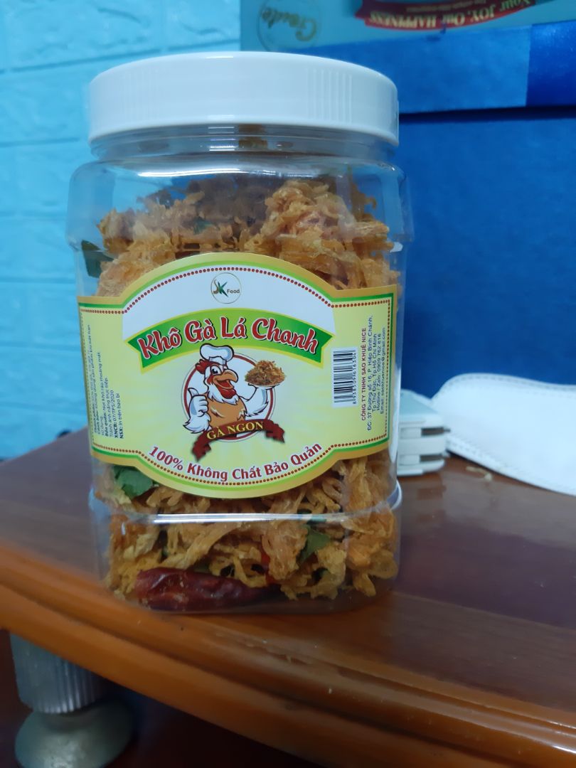 Khô gà của shop ăn khá ngon, với mình thì hơi mặn xíu, nhưng dù thế ăn vẫn đưa mồm lắm. :) M mua combo 2 hộp áp thêm mã  giảm còn có 44k. Đc shop tặng kèm gói ruốc gà ăn nho nhỏ nhưng ăn cũng ngon nữa. Ăn hết mình sẽ lại mua