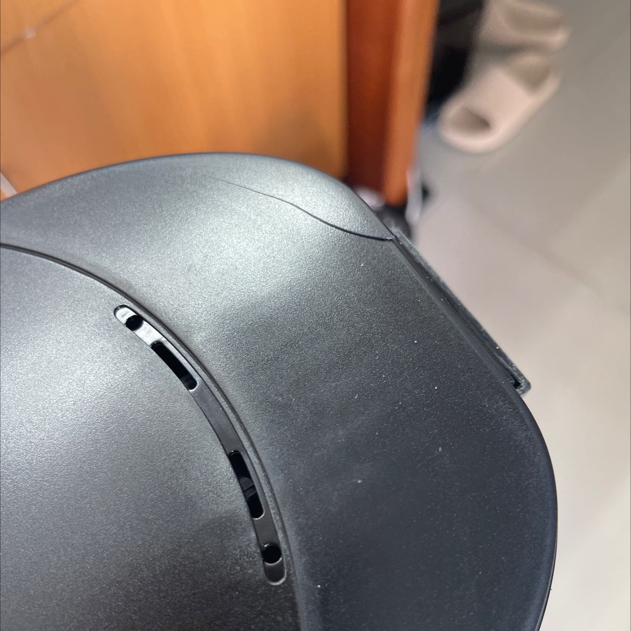 Bị nứt thế này shop, tiki ơi