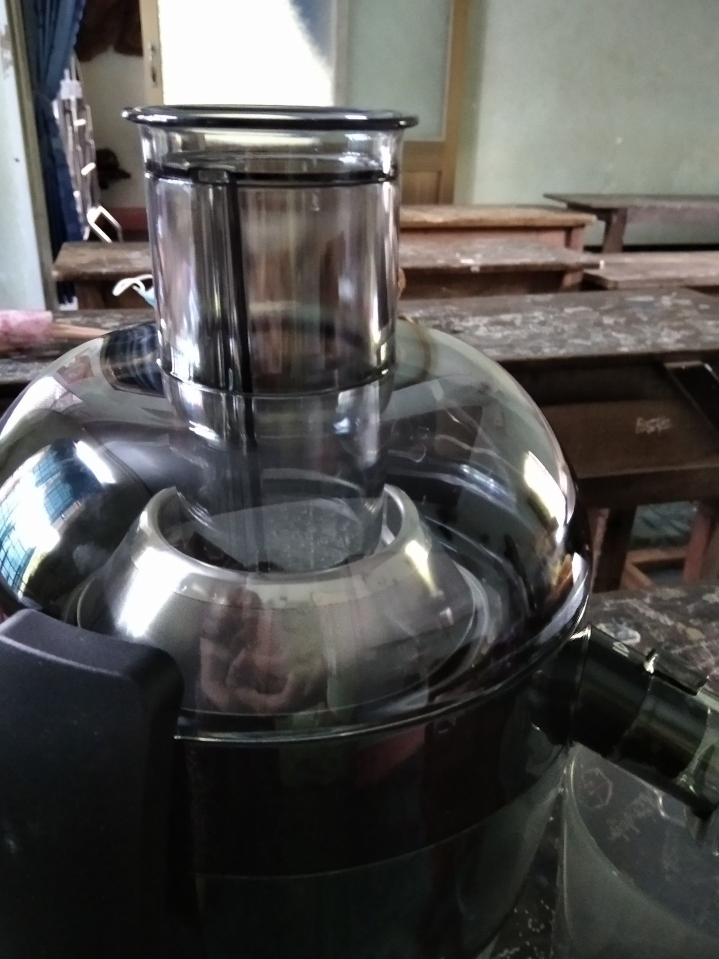 Đặt từ ngày 9/9 sau nhiều lần gọi đt và viết *** gởi phản hồi thì xử lý nhanh tức tốc. Mẹ mình bảo dùng khá ok tuy nhiên còn nhiều vụn xác lớn. Máy ép nhanh sử dụng lưỡi dao cắt nên không được kiệt bã các bạn có thể cân nhắc mua loại ép chậm xịn hơn. Tuy nhiên với mình mức giá như vậy cho máy ép này là hợp lý.