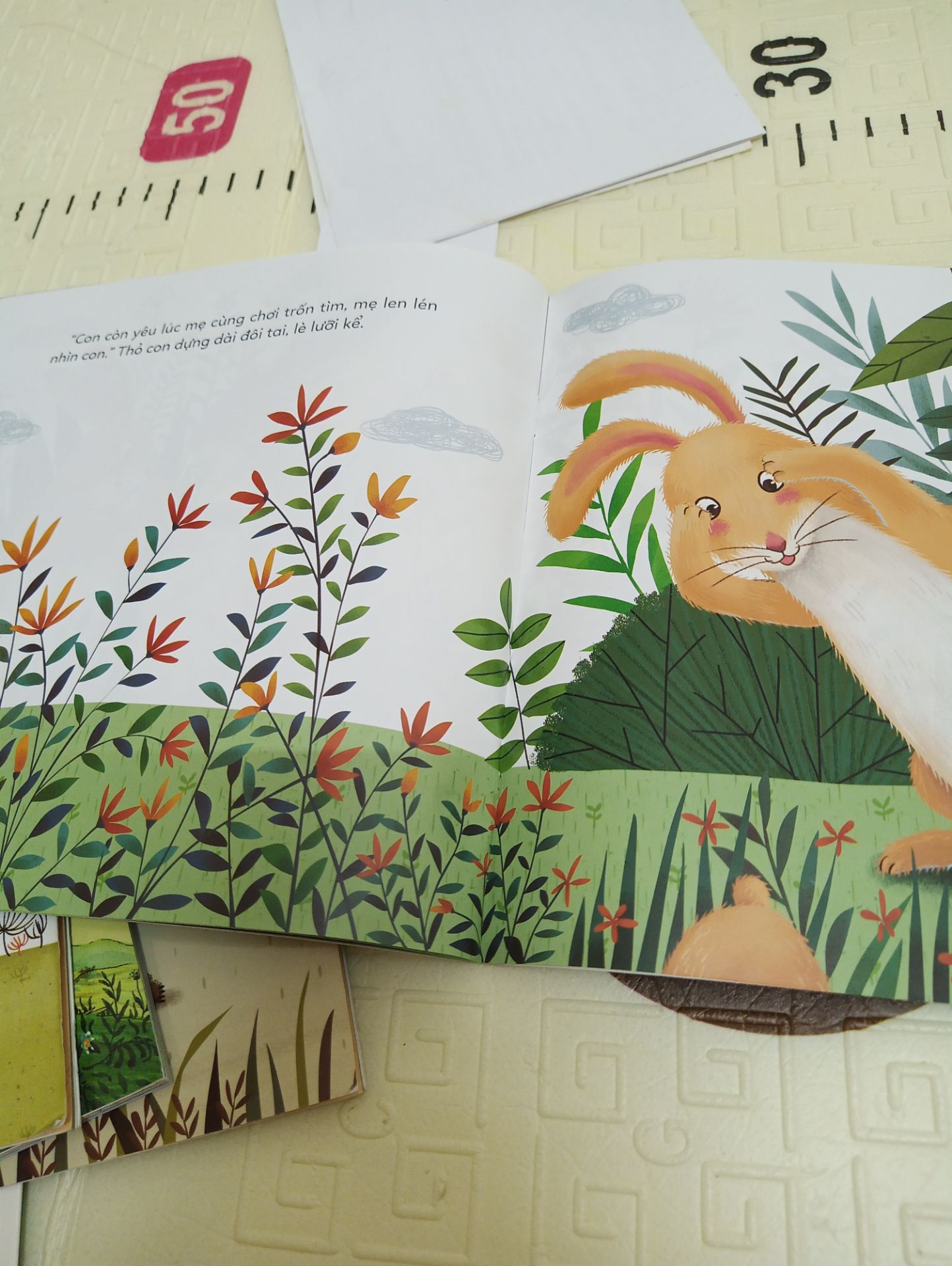 Sách rất thú vị, nên mua cho bé. Bé nhà mình rất thích.