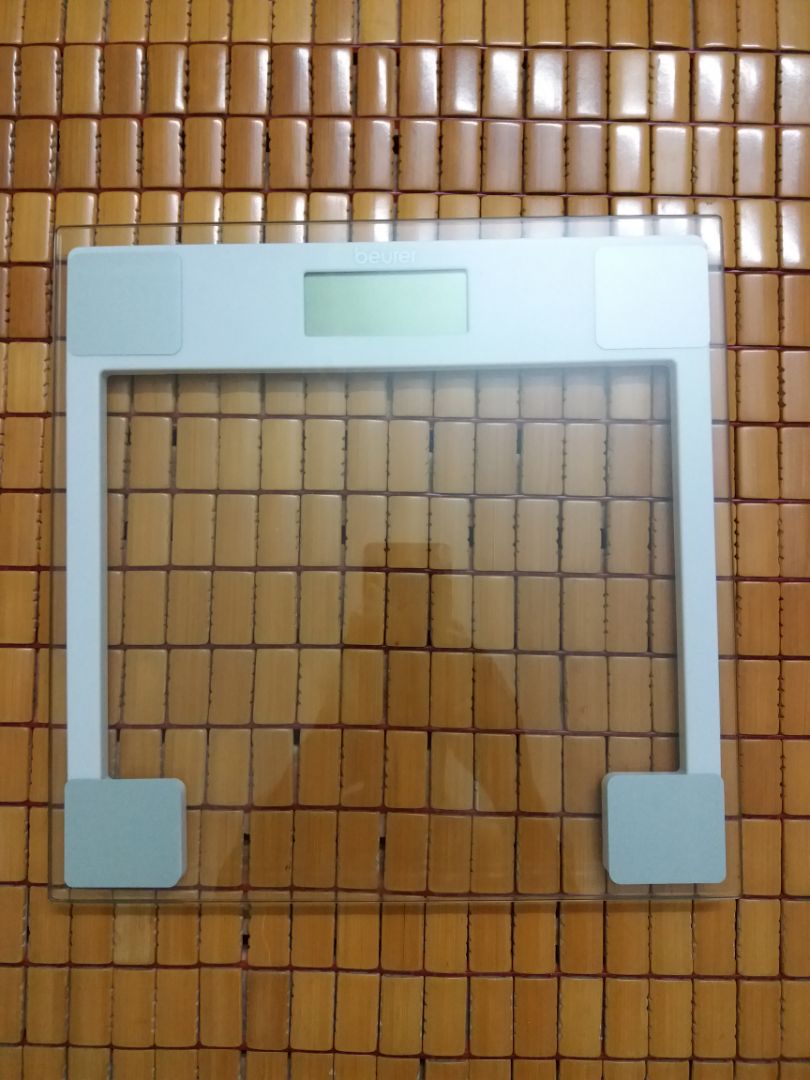 Hàng chuẩn chính hãng, giống mô tả. Tiki đóng gói cẩn thận, giao hàng khá nhanh. Nói chung cân thương hiệu Beurer dùng rất yên tâm, sai số nhỏ, cân nhiều lần vẫn cho kết quả chính xác.
Ví dụ: cân trước khi ăn 54.2kg, sau ăn là 54.6 kg
Từ hôm cân Beurer, con gái mình ngày nào cũng cân.
Kể ra cũng tiện đáo để.
Rất yên tâm về chất lượng khi mua hàng của Tiki Trading.
Thanks Tiki.