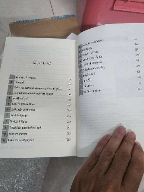 Sách mới nguyên seal nhưng không có kèm bookmark như ngoài hiệu sách. Giấy in khá mỏng, chất lượng tạm ổn