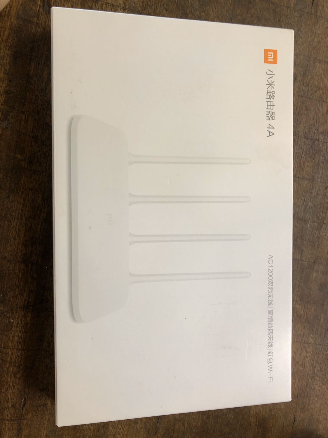 Tốt trong tầm giá với Dualband 2.4gHz+5gHz, mình dùng làm repeater cách cục chính tầm 50m, có app MiWifi cho cả iOS và Android quản lí, cài đặt tiện lợi. trên app có tiếng anh còn nếu set trên web máy tính thì chỉ hiện tiếng trung nhưng có thể tự động dịch qua trình duyệt chrome