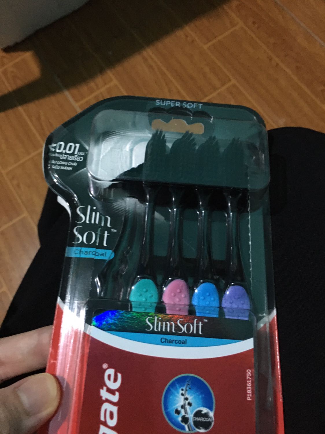 Bàn chải đánh răng lông mềm. Dùng thấy dễ chịu. Nhẹ. Chất lượng Mình thấy hài lòng. Nhưng giá thì hơi max. Cùng loại bàn chải lông mềm. Mình mua trong siêu thị giá tốt mà chất lượng tương đương