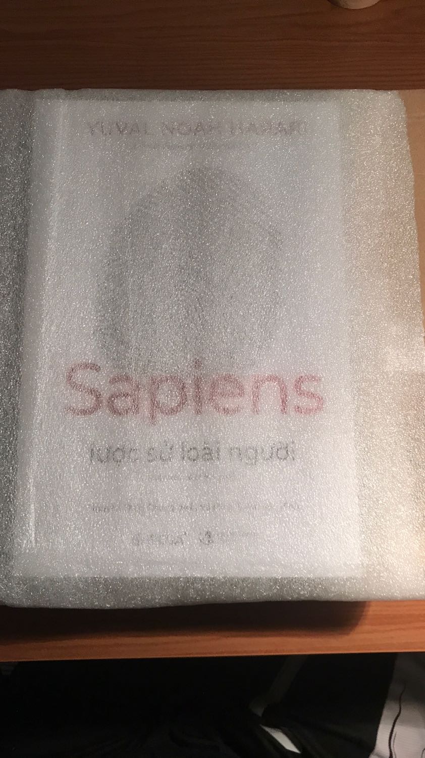 Sách góm ghém rất cẩn thận, đẹp, còn nguyên “siu”, chắc chắn, không một chỗ cong góc hay mép sách??
Nội dung thì được các trang đánh giá rất cao, được Bill Gate hay Mark Zuckerberg khuyên đọc nên chắc sẽ hay
Tóm gọn lại là đáng mua