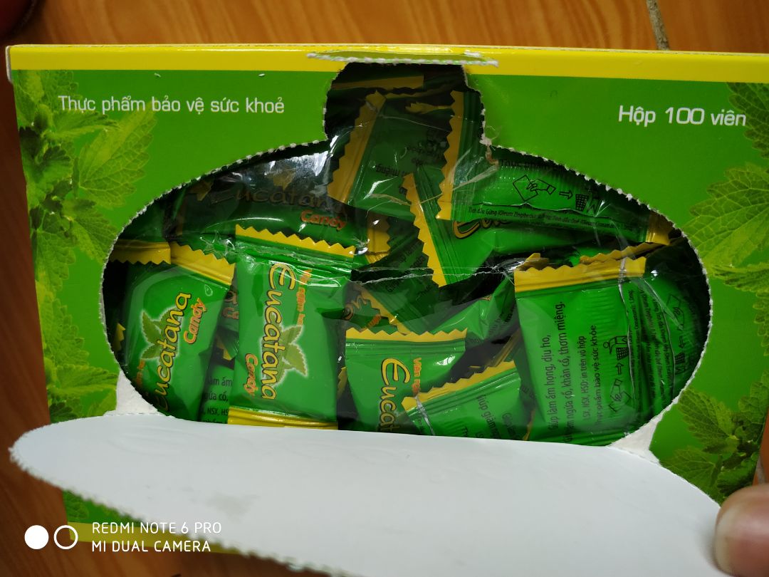 đúng là có 2 loại nhìn giống nhau y chang . mua cũng bị lầm. may mà dùng ổn. tính ra 600 đồng /1 viên kẹo. cho con ăn chống cảm viêm họng cũng ổn.