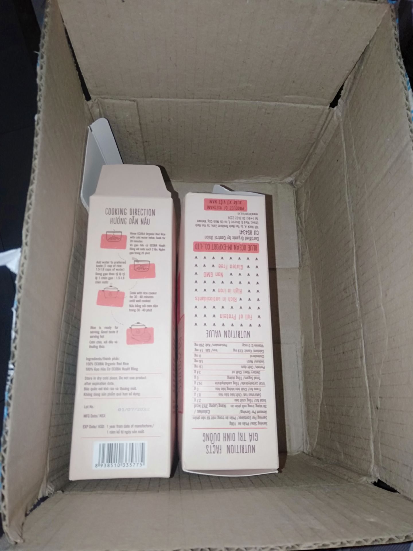 Tiki giao hàng nhanh. Nhưng nắp hộp bị rách nhẹ và hơi bung ra, hình như bị tróc ra trong quá trình vận chuyển. Cơm ngon và có mùi thơm nhẹ rất dễ chịu, mình thường bới cơm lứt dâng cúng thôi. Mình cũng ăn dưỡng sinh nên muốn chọn gạo sạch. cảm ơn shop