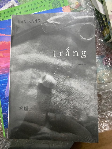 Shipper giao hàng nhanh
Sách được bao bọc cẩn thận 
Sách khá mỏng, khoảng 100 trang nên mình đọc khá nhanh