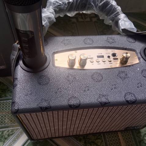 Loa này tốt lắm. Âm thanh rất hay. Mic rõ, có vang. Không có bị thô, trầm. Shop tư vấn nhiệt tình. Đóng gói hàng rất kỹ lưỡng. Bọc rất nhiều lớp xốp và còn có băng keo cảnh báo "hàng dễ vỡ".