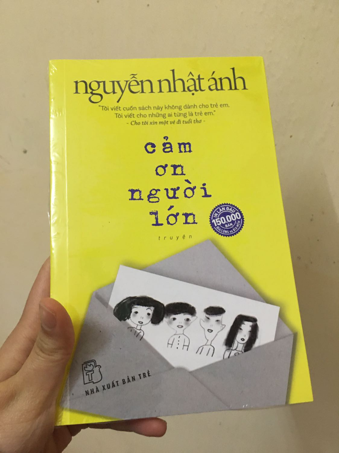 U mê sách của bác Ánh. Sách được gói cẩn thận, mùi giấy mới thích quá, được tặng kèm card hehe. Giá cả hợp lý nè, giao hàng cũng nhanh nữa, 2 ngày là mình nhận được rùi. nói chung rấc okela nha U mê sách của bác Ánh. Sách được gói cẩn thận, mùi giấy mới thích quá, được tặng kèm card hehe. Giá cả hợp lý nè, giao hàng cũng nhanh nữa, 2 ngày là mình nhận được rùi. nói chung rấc okela nha