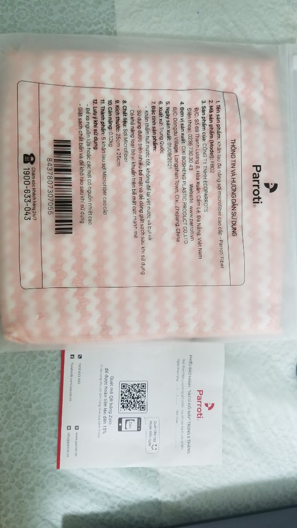 Mình mua 2 bộ vào cuối tuần. Hôm nay nhận nhanh ghê luôn. có 3 màu, hồng, xanh dương và xanh lá. mềm mại thích ghê. Bao bì nhựa có zipper, in nét nhìn thấy sản phẩm được trang trọng nè. Có bảo hành luôn nè.Mai mình dùm xem coi độ thấm nước thế nào