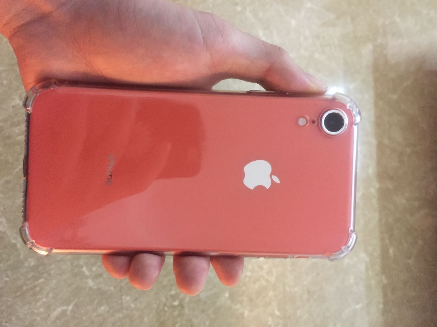 Rất hài lòng về giá thành và sản phẩm, cái che ổ sạc khi sạc có thể đút vào cái trắng trắng gắn luôm vào dây sạc tránh rơi
mất. Với mức giá này thì rất là ok.