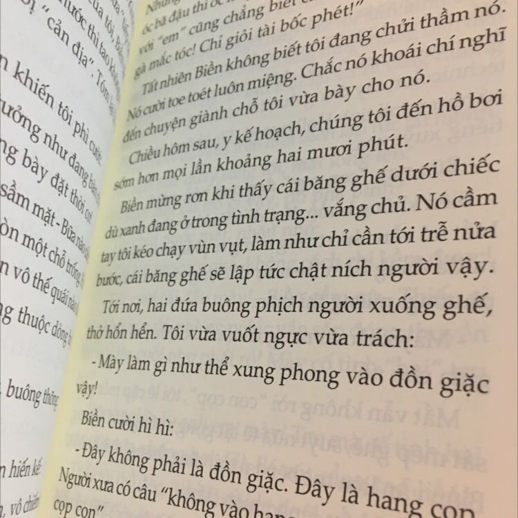 Sách đẹp lắm, có điều bìa hơi xước một chút. Nhưng ksao truyện hay nên đọc nhé