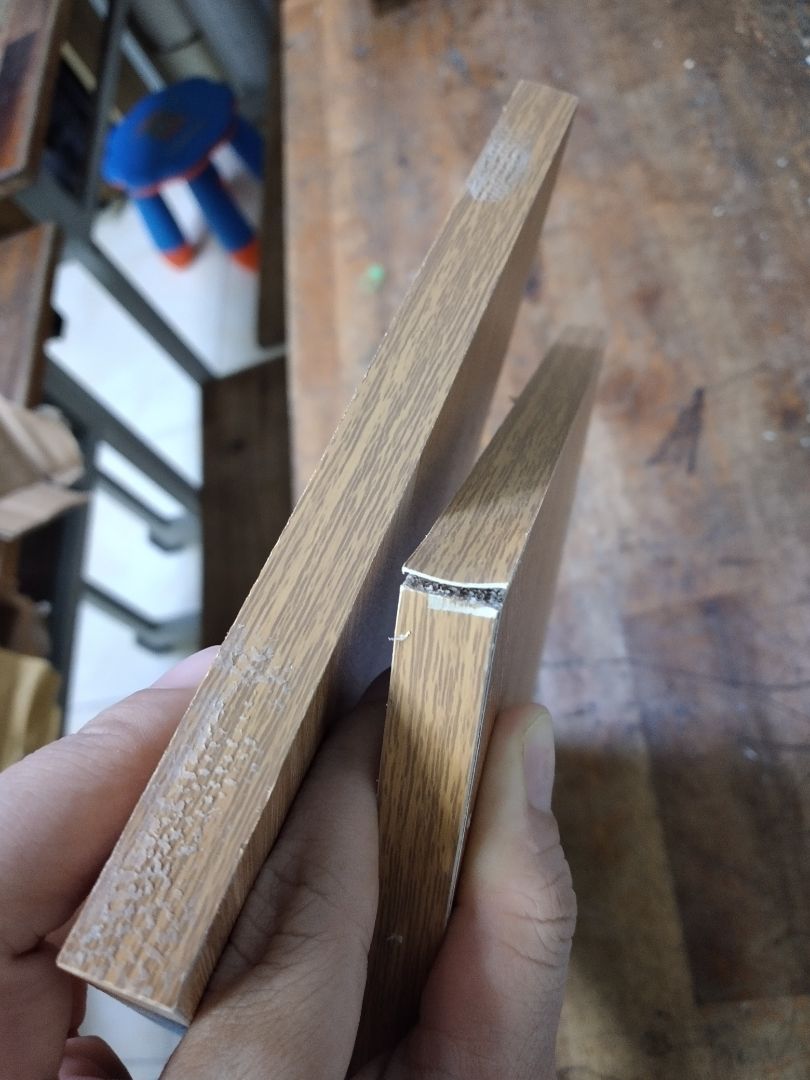 Mua hàng Tiki rất nhiều lần nhưng đây là lần đầu tiên thất vọng về sản phẩm! Mặc dù biết là sp giảm giá, có thể có xíu lỗi về bề mặt gỗ (như hình chụp) nhưng giao không có ốc vít, tất cả các tấm gỗ đều không bằng phẳng, nhìn như mấy tấm ván thừa í! Mong Tiki xem xét lại sản phẩm. Hi vọng sẽ không có lần tiếp theo như vầy, vì còn ủng hộ Tiki lâu dài