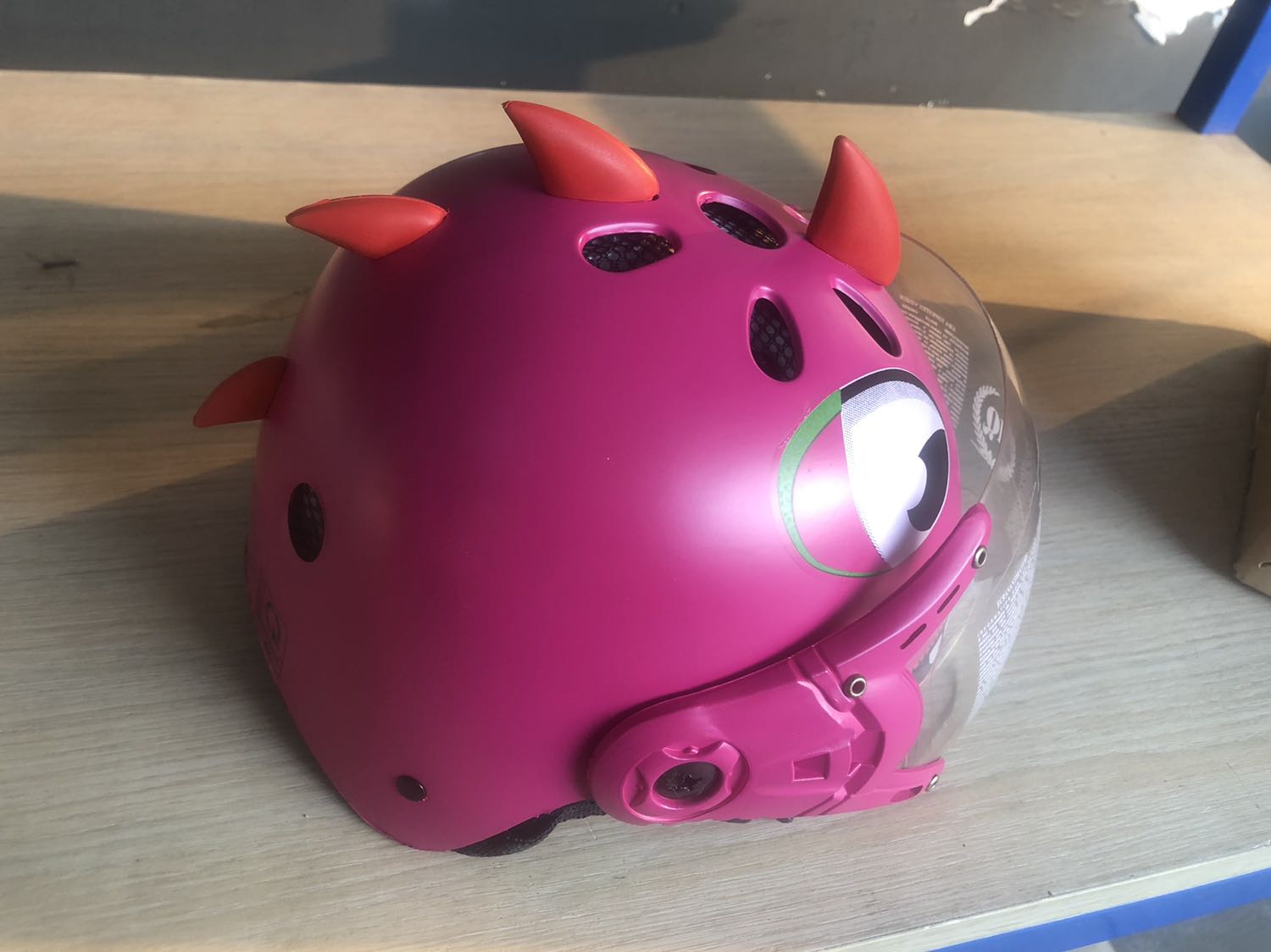 Không giống hình lắm, nhưng cũng đc, mời mở chưa mang cho bé nên ko rõ