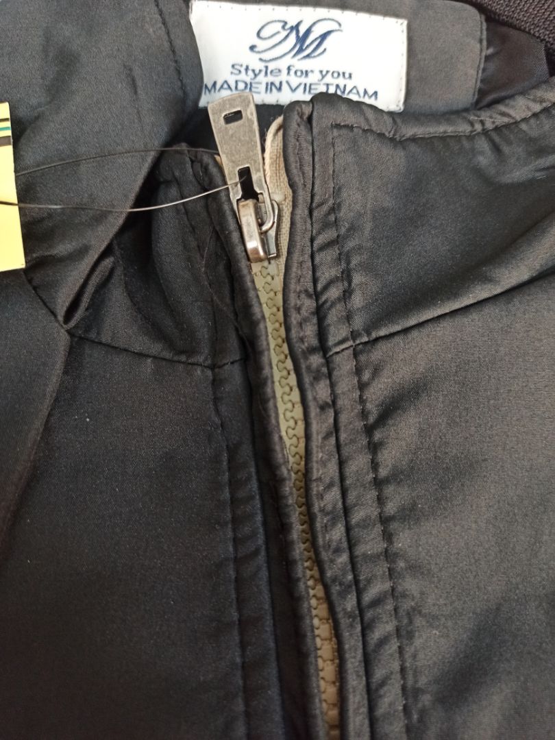 mình cao 1m60 nặng 53kg mặc size M là vừa i luôn, kiểu dáng rất đẹp ôm sát người
áo đẹp dày và ấm, nhận hàng ngay lúc đợt lạnh mặc cũng ấm, mặc đi làm đi chơi ổn.
chất lượng ok giao hàng nhanh chăm sóc khách hàng chu đáo 
mẫu mã đơn giản nhưng mặc vào rất đẹp. Đây là lần đầu tiên mua hàng tiki mà được như vậy thì cảm thấy rất hài lòng.
Chúc shop ngày càng phát triển