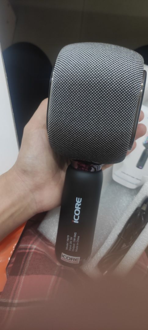 âm thanh tốt, hát lớn mà tiếng không bị phô, hàng chuẩn 9/10, shop hỗ trợ khá tốt, có phiếu bảo hành đầy đủ, sp tốt trong tầm giá, mn nên mua