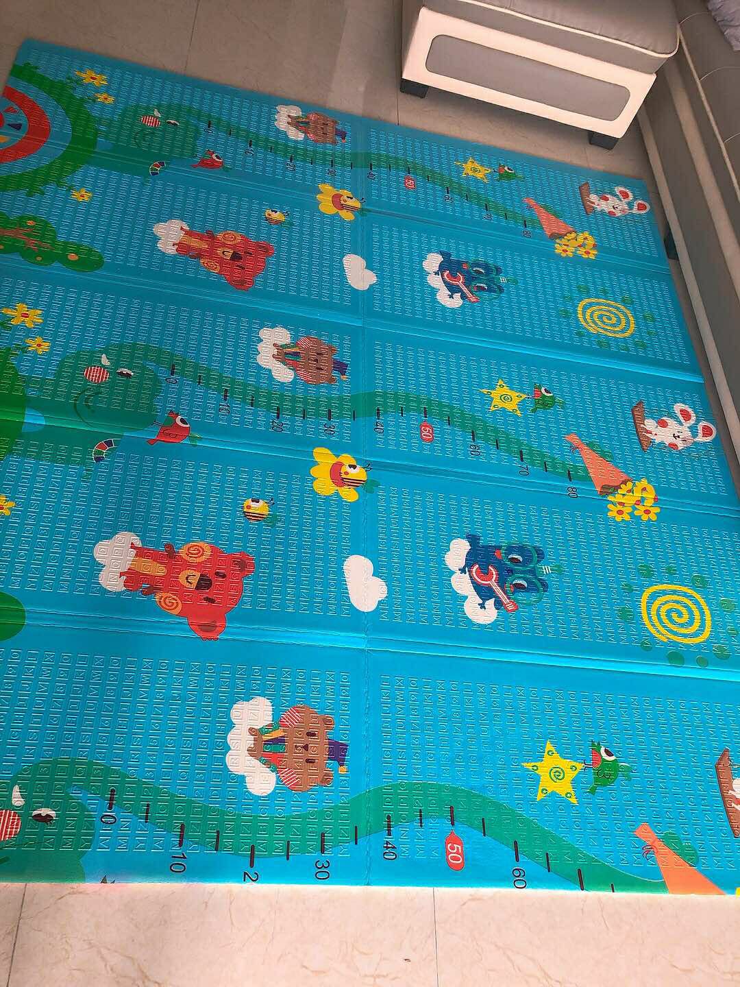 đẹp mê li. ai cũng khen màu đẹp mà sáng, sạch sẽ. cu nhà mình nhìn mấy con vật trong thảm lăn lộn chơi cùng đẹp mê li. ai cũng khen màu đẹp mà sáng, sạch sẽ. cu nhà mình nhìn mấy con vật trong thảm lăn lộn chơi cùng