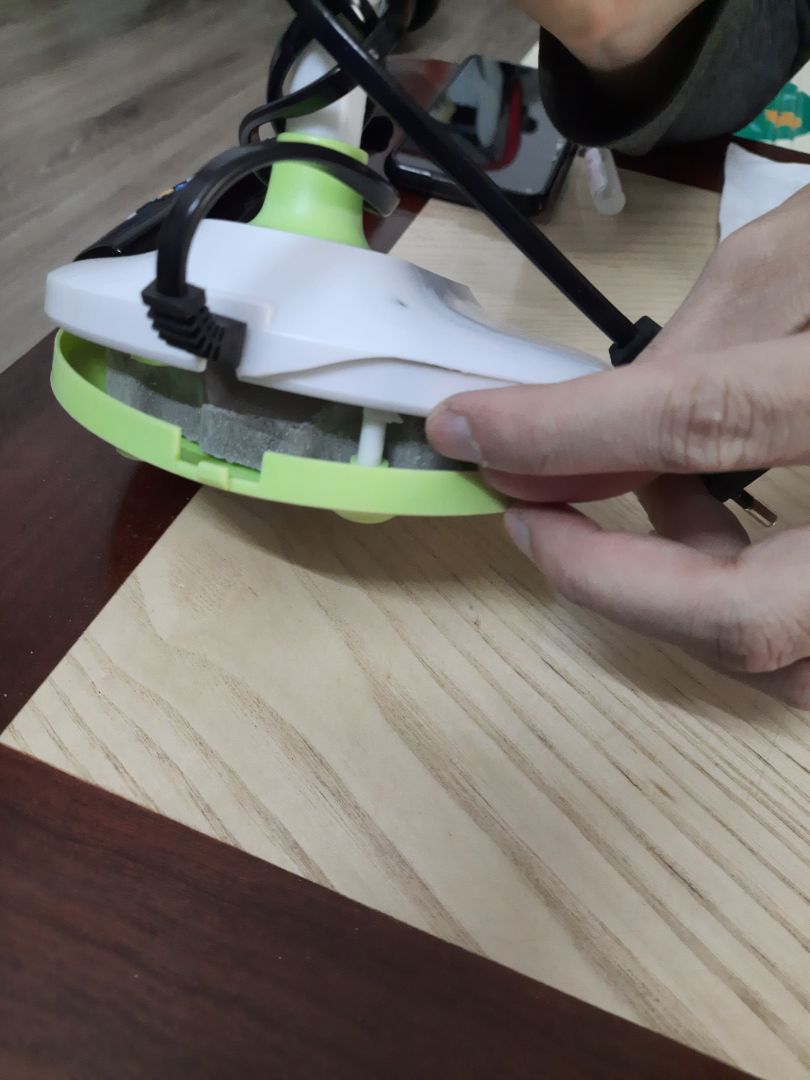 chân đèn bị vỡ, bóng đèn thì hỏng ko dùng được. Thất vọng :(( Shop có đổi hàng cho khách không?