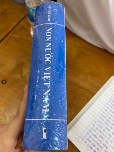 Sách dày mà dùng bìa cứng nên nhìn chắc chắn, giao hàng nhanh, sách gối đầu cho dân du lịch nè