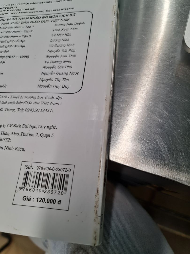 Sách có bọc nhưng mà đến lúc giao cho khác mới cho vào bọc đúng không ạ? 🥲 gáy sách của em bẩn với toàn keo không huhu