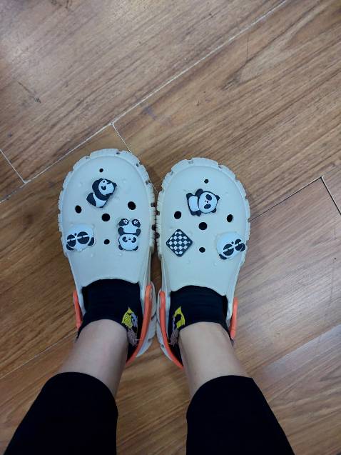 Giao đúng như hình, xinh lắm luôn.
Shipper rất tận tình, nói chuyện dễ thương