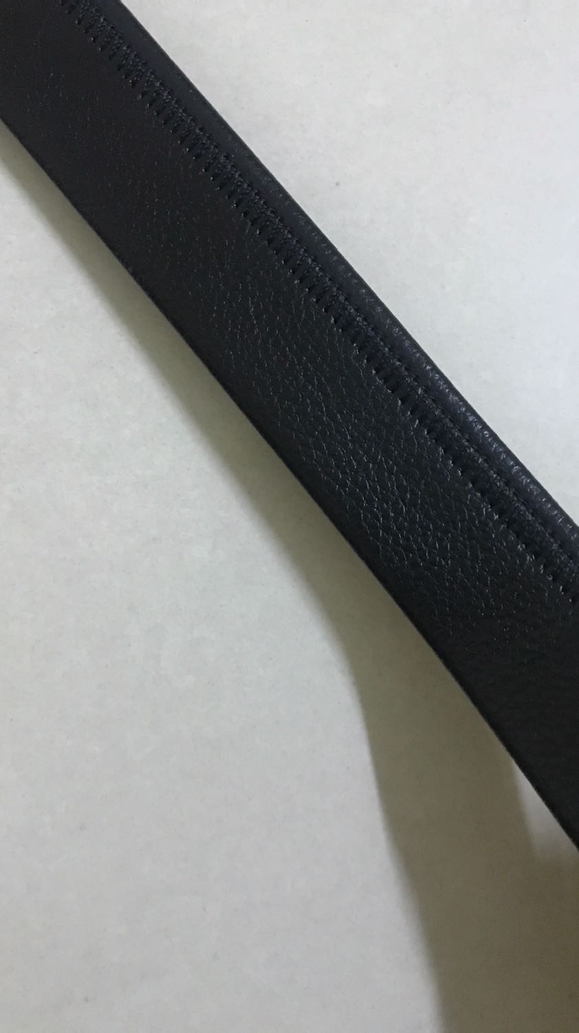 Mặt thắt lưng nhìn rất chất luôn. Mặt cánh lá đính đá bên trong có thể xoay tròn rất đẹp. Mặt rất thời trang, dễ phối đồ. Dây da rất dài và mềm. Mình phải cắt đi một đoạn đeo cho vừa. Dây may cũng khá là tỉ mỉ. Khoá tự động khỏi lo về việc bấm lỗ. Sản phẩm ok. Cảm ơn shop. Mặt thắt lưng nhìn rất chất luôn. Mặt cánh lá đính đá bên trong có thể xoay tròn rất đẹp. Mặt rất thời trang, dễ phối đồ. Dây da rất dài và mềm. Mình phải cắt đi một đoạn đeo cho vừa. Dây may cũng khá là tỉ mỉ. Khoá tự động khỏi lo về việc bấm lỗ. Sản phẩm ok. Cảm ơn shop.