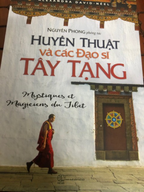 Nội dung cuốn sách giới thiệu sơ lược về các bộ môn huyền thuật của Tây Tạng và các pháp tu của các Đạo sĩ Tây Tạng, không đi sâu nên cũng dễ đọc, nhưng ko để lại nhiều ấn tượng Nội dung cuốn sách giới thiệu sơ lược về các bộ môn huyền thuật của Tây Tạng và các pháp tu của các Đạo sĩ Tây Tạng, không đi sâu nên cũng dễ đọc, nhưng ko để lại nhiều ấn tượng