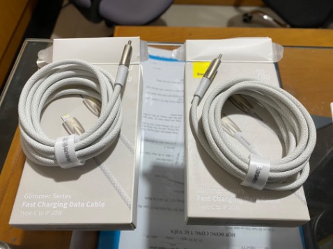 Đây không phải lần đầu xài Baseus. Giá tiền, hiệu năng đi đôi với chất lượng, Baseus chưa bao giờ làm tôi thất vọng. Cáp sạc độ hoàn mỹ 10 điểm.