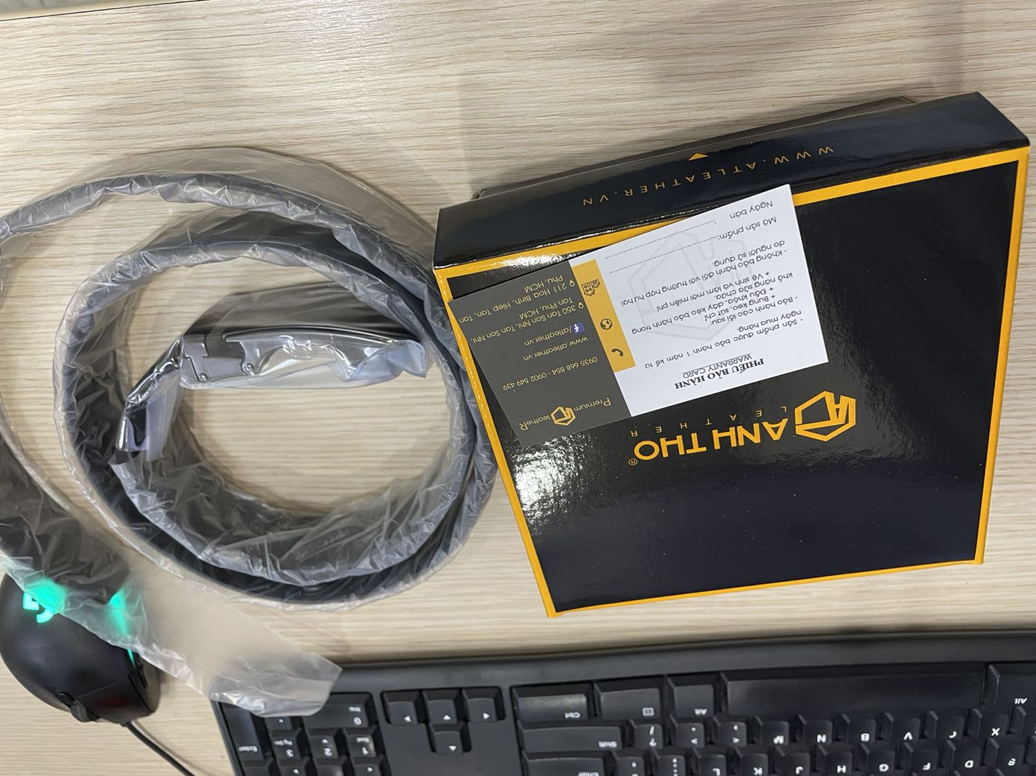 Hàng ổn trong tầm giá, mặt mới nên nhìn khá ổn, lâu thì không rõ. Phần răng khoá làm dài về phía mặt tầm 5-7cm nữa là đẹp khỏi phải cắt. Mua giá sale 159k thanh toán giảm 50k nữa, vậy là 110k cho sản phẩm này ok.