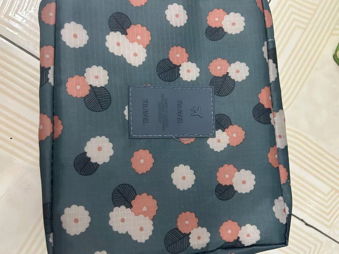 Giống hình h, chất liệu dày tốt , giao hàng siêu nhanh , rất thích nha