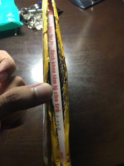 Sản phẩm hết hàng nhưng shop vẫn ship cuốn sách khác. Không nghĩ cho khách hàng sẽ mất công đổi trả. Thời buổi này còn làm dịch vụ thiếu tôn trọng khách hàng vậy ư !!!