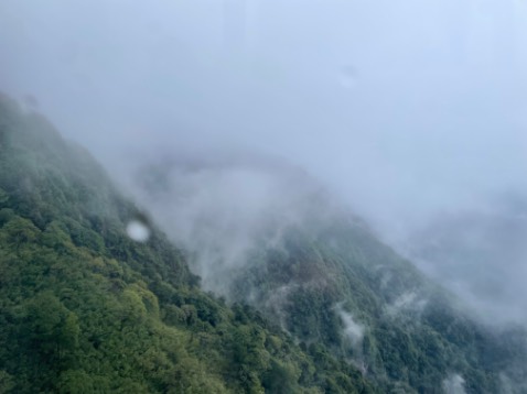 Khăn đổ lông rất nhiều, dính hết lên quần áo không thẩm mỹ