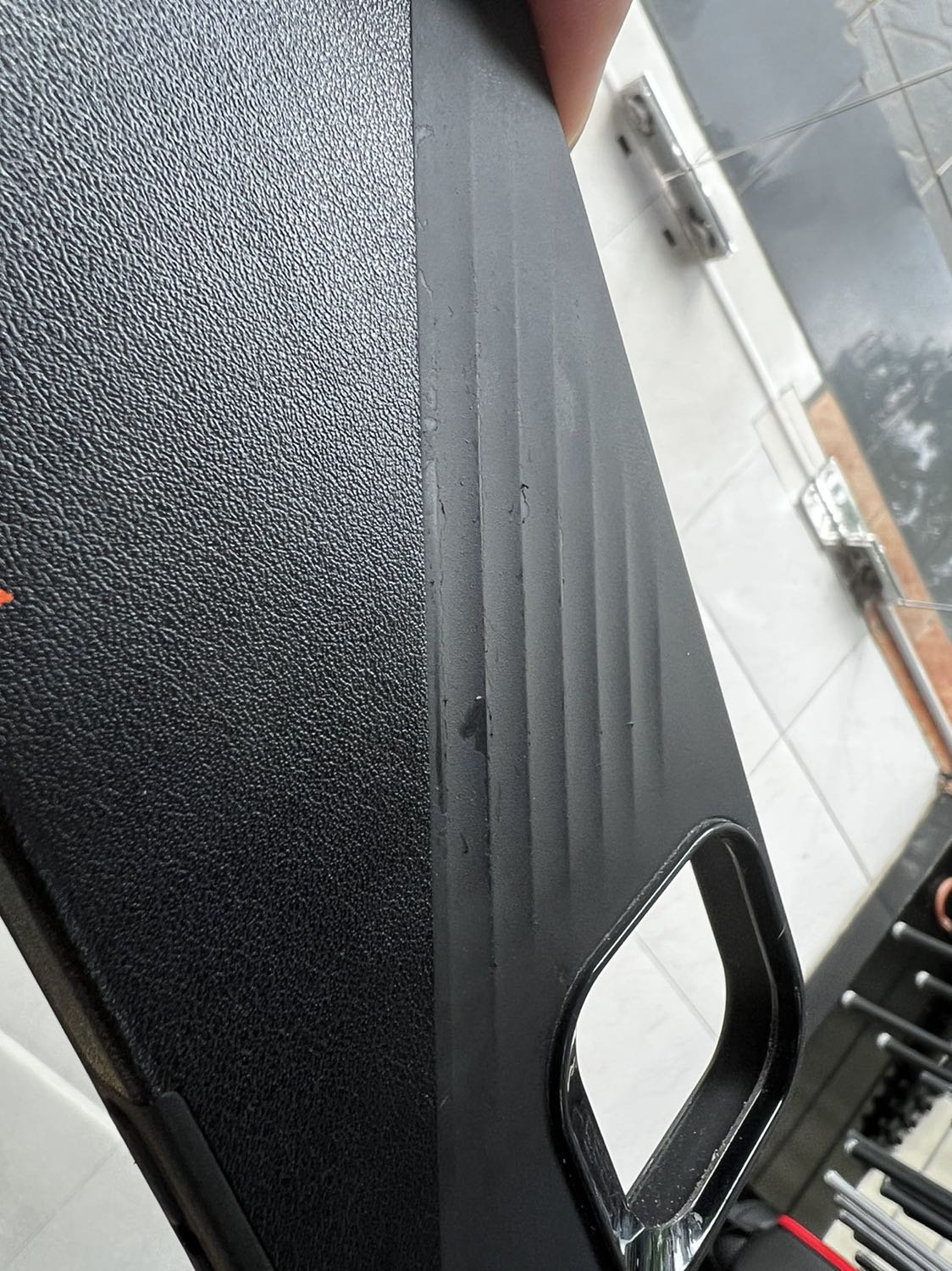 Ốp rất kém , dùng vài bữa đã tróc mặt lưng, nhắn tin thì shop không thèm trả lời, quá thất vọng