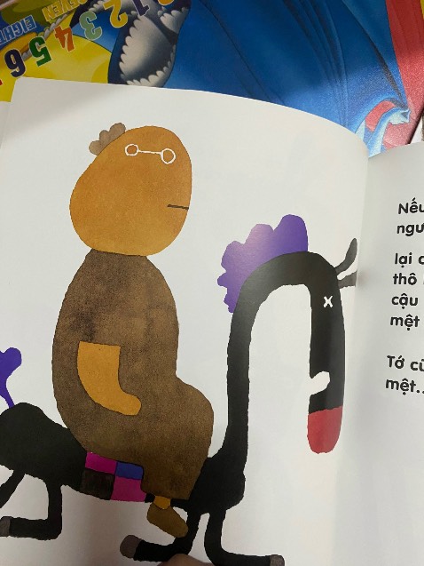 bé nhà mình học vẽ nên rất thích những cuốn sách mà có nét vẽ tay như thế này, làm con cũng tậptheo dc