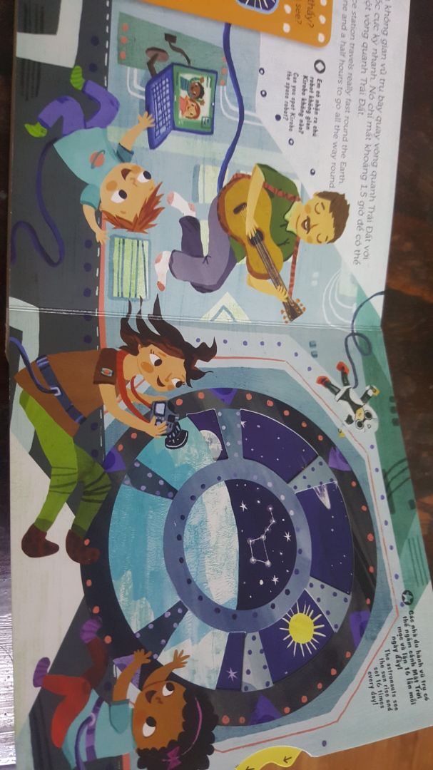 sách còn mới, dày đẹp, in màu, thiết kế dễ thương hết sức. Nội dung hay.